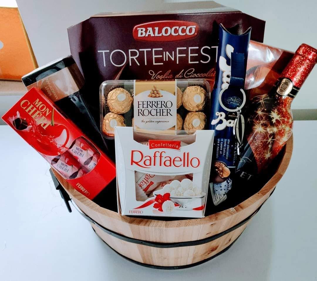 Confectionery & Liqueur Hamper